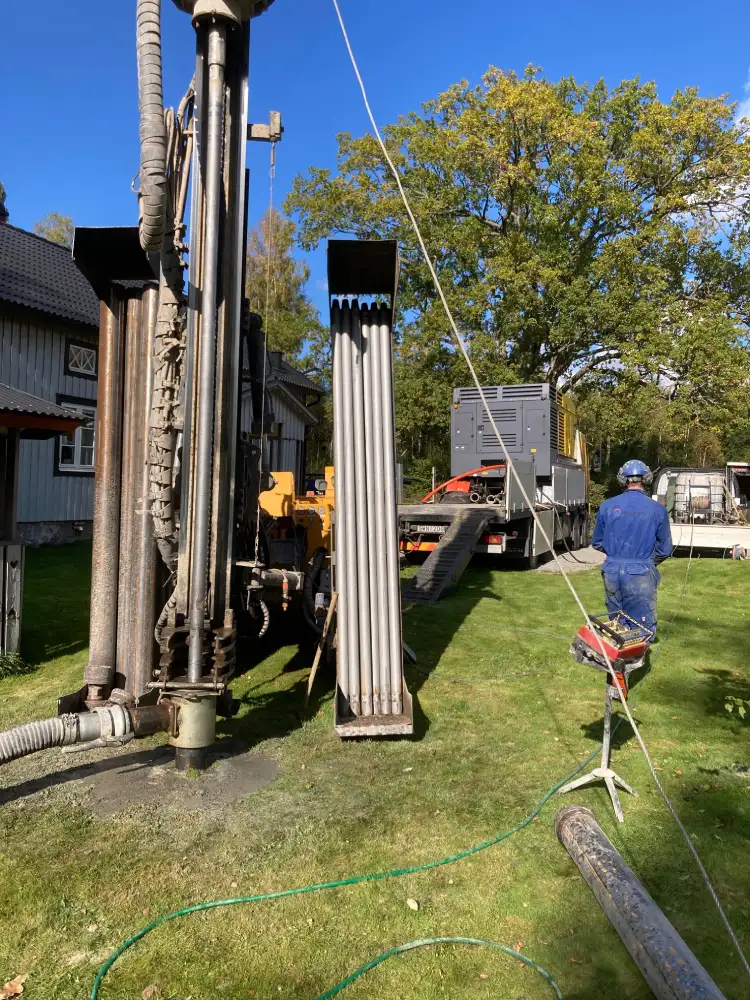 Borrning vattenbrunn 6